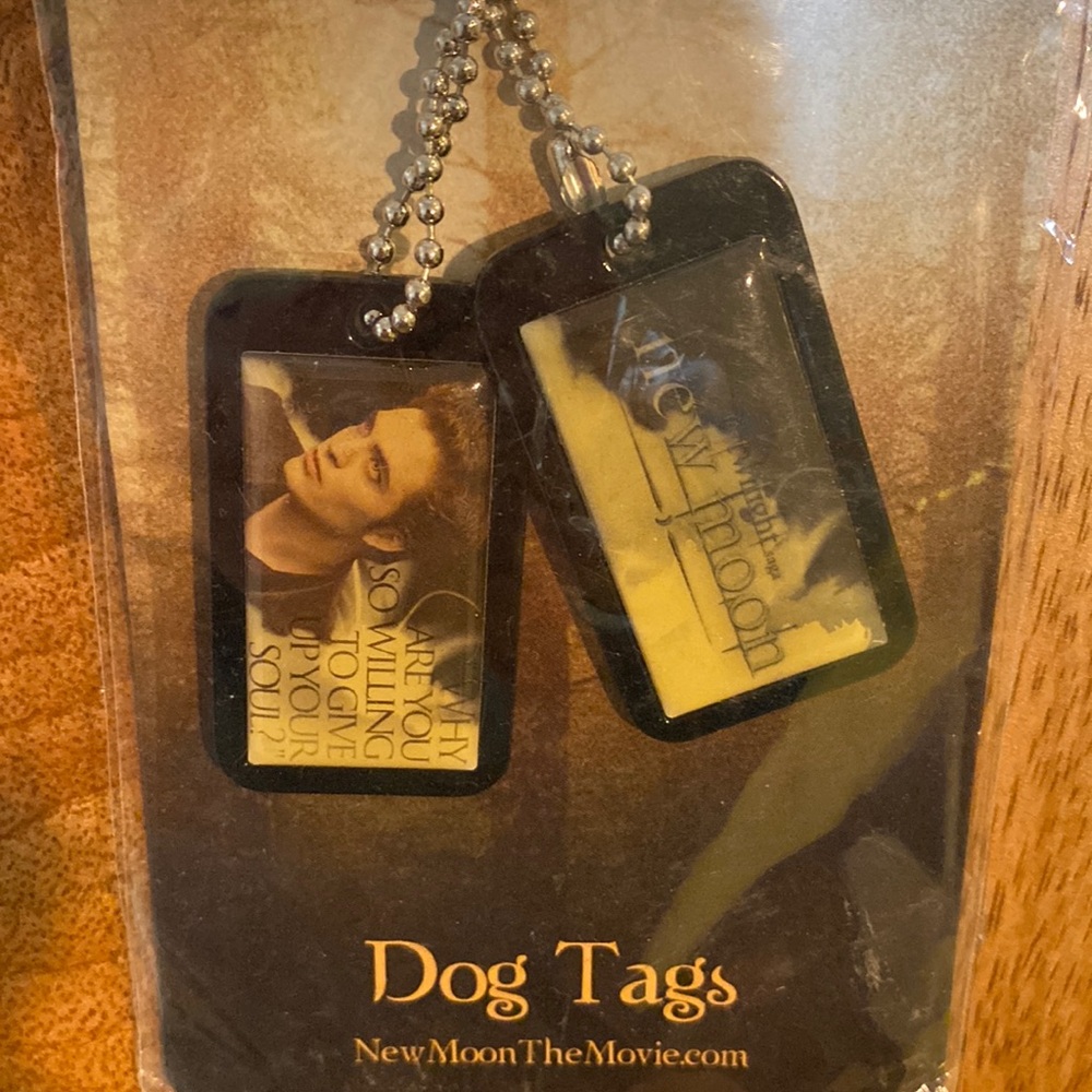 NECA Twilight Saga: New Moon Edward Cullen Robert Pattinson dog tags necklace